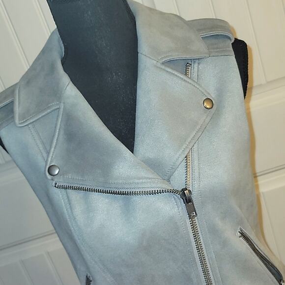 Grey Zippered Vest - Picture 2 of 8